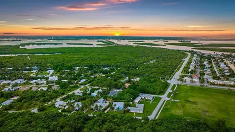 2507 N Ocean Drive Hutchinson Island FL 34949