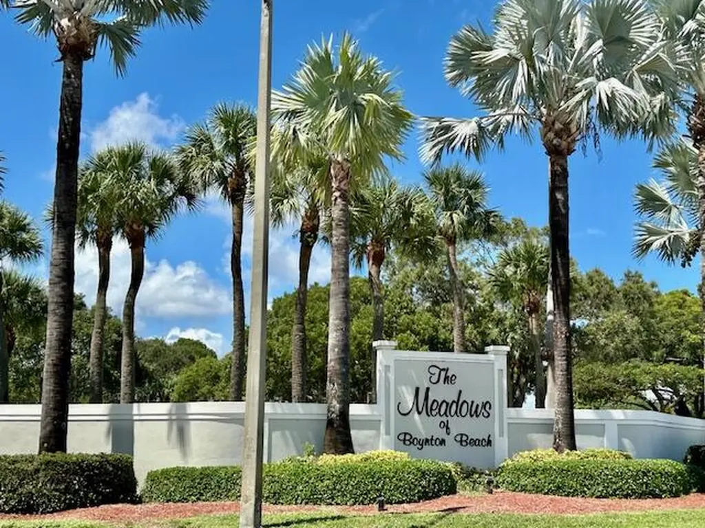 1422 W Meadows Circle Boynton Beach FL 33436