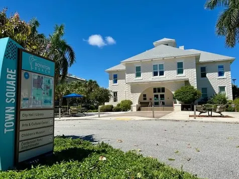 1422 W Meadows Circle Boynton Beach FL 33436