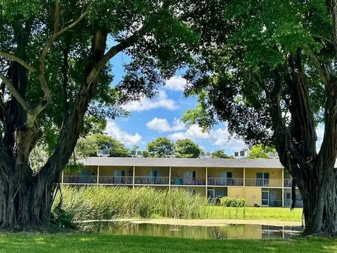 1422 W Meadows Circle Boynton Beach FL 33436