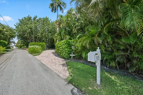 920 Hibiscus Lane Delray Beach FL 33444