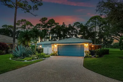 28 Woods Lane Boynton Beach FL 33436