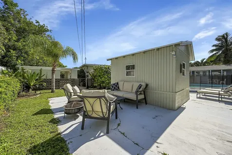 228 Sw 8th Avenue Boynton Beach FL 33435