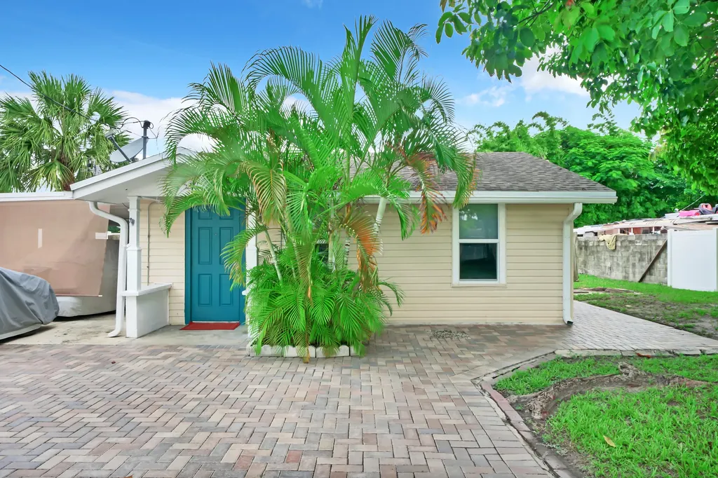 5271 Wallis Road Royal Palm Estates FL 33415