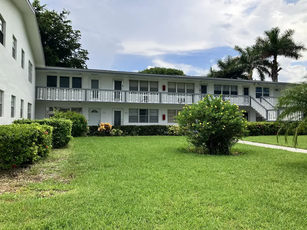 160 Andover G West Palm Beach FL 33417