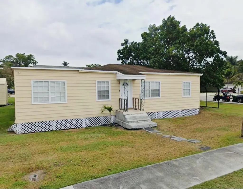 297 E E 4th Street Street Pahokee FL 33476