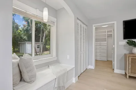 136 Nw 10th Street Boca Raton FL 33432