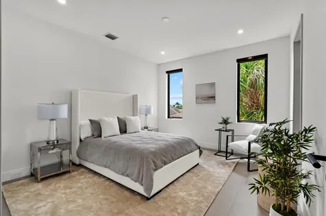 117 Thatch Palm Cove Boca Raton FL 33432
