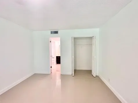 10193 N Military Drive Palm Beach Gardens FL 33410