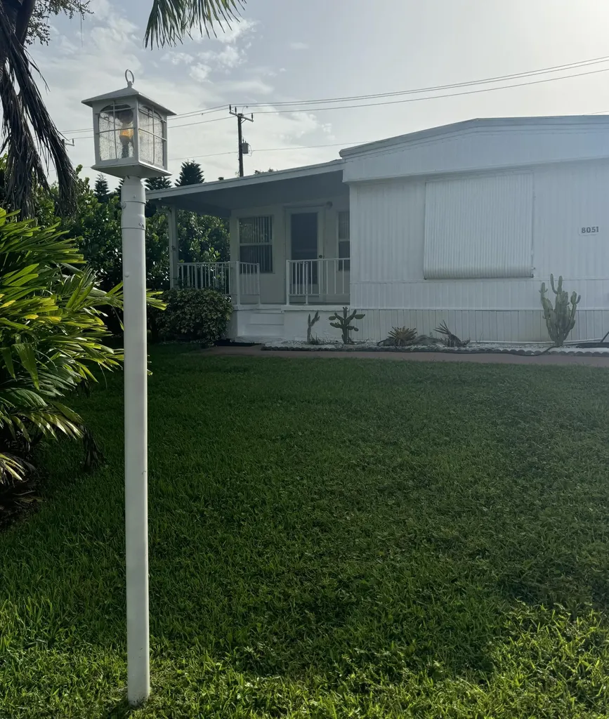 8051 SE Homestead Avenue Hobe Sound FL 33455