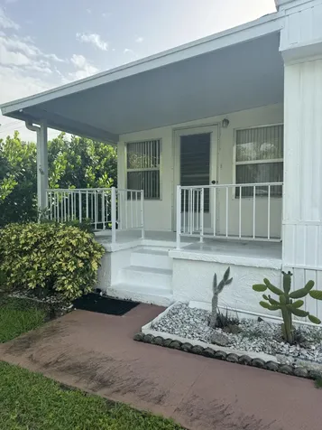 8051 SE Homestead Avenue Hobe Sound FL 33455