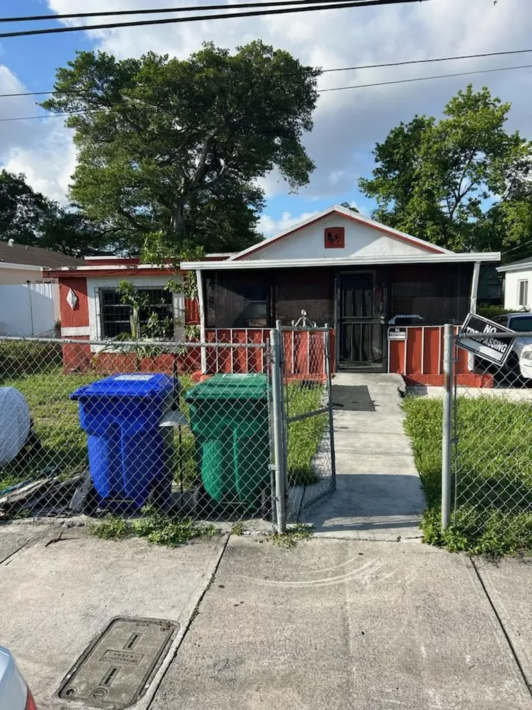 1220 Nw 71st Street Miami FL 33147