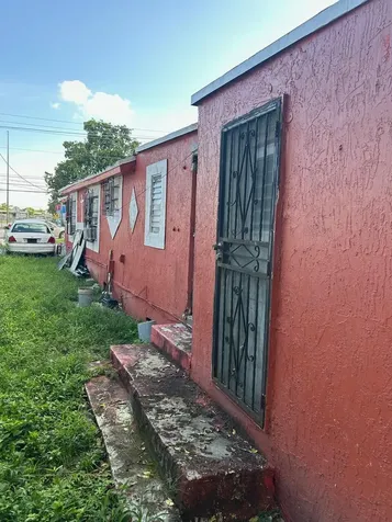1220 Nw 71st Street Miami FL 33147