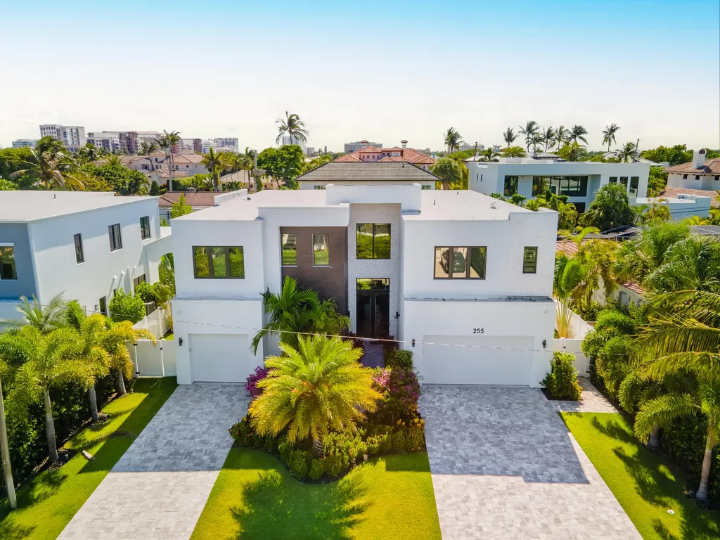 255 Ne Spanish Court Boca Raton FL 33432