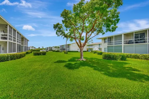 740 Horizons Boynton Beach FL 33435
