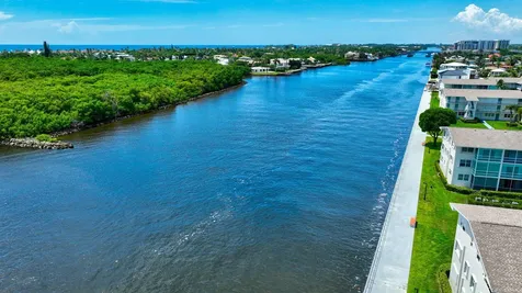 740 Horizons Boynton Beach FL 33435