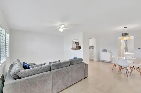 740 Horizons Boynton Beach FL 33435