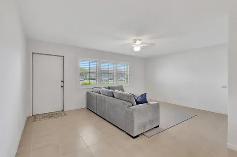 740 Horizons Boynton Beach FL 33435