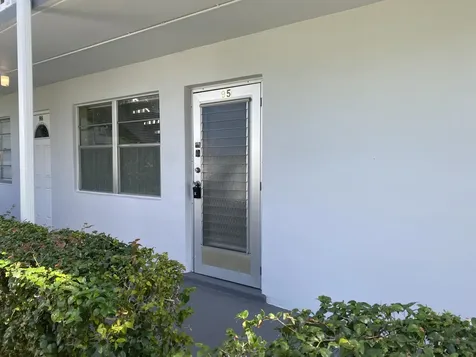 95 Cambridge West Palm Beach FL 33417