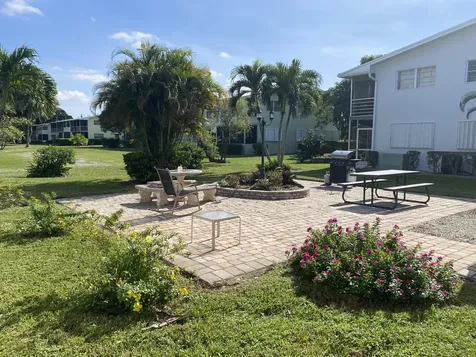 95 Cambridge West Palm Beach FL 33417