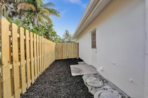 1069 Sw 12th Road Boca Raton FL 33486