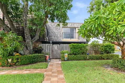 556 Se 28th Circle Boynton Beach FL 33435