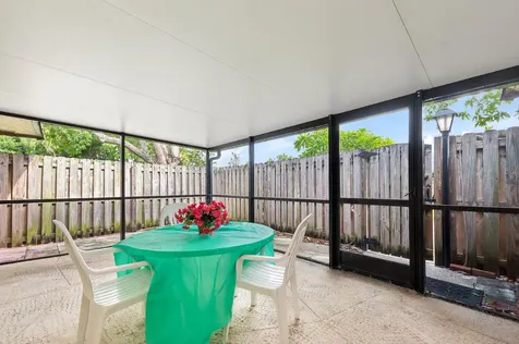 556 Se 28th Circle Boynton Beach FL 33435