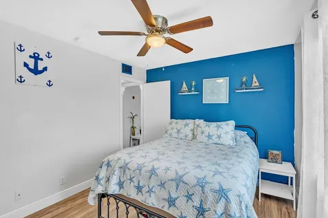 329 Knotty Pine Circle Greenacres FL 33463