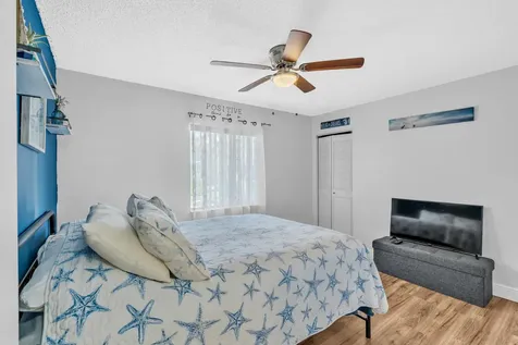 329 Knotty Pine Circle Greenacres FL 33463