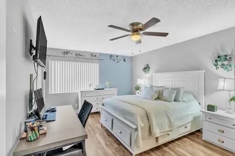 329 Knotty Pine Circle Greenacres FL 33463