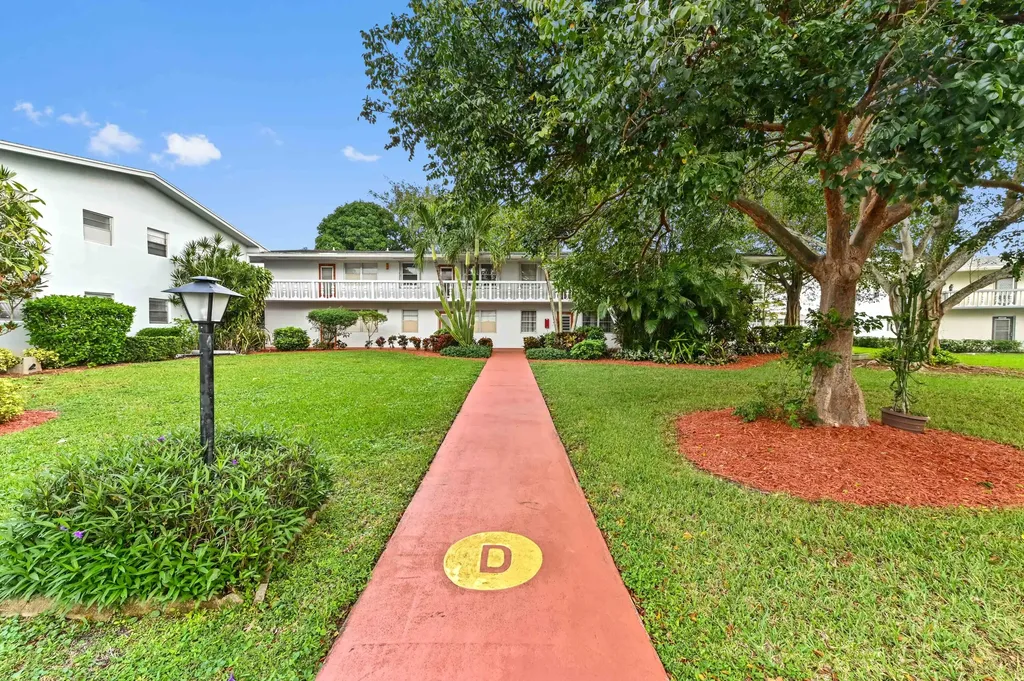 204 Ellesmere D Deerfield Beach FL 33442
