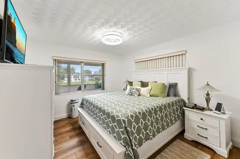 204 Ellesmere D Deerfield Beach FL 33442