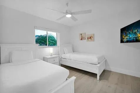 917 Sw 38th Court Boynton Beach FL 33435