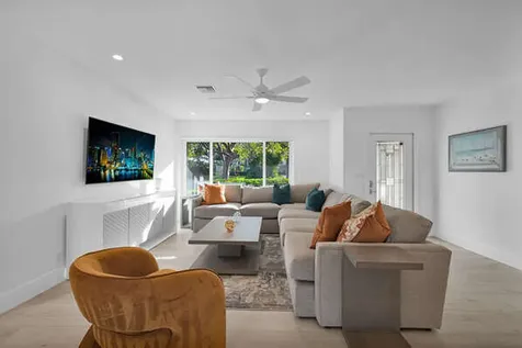 917 Sw 38th Court Boynton Beach FL 33435