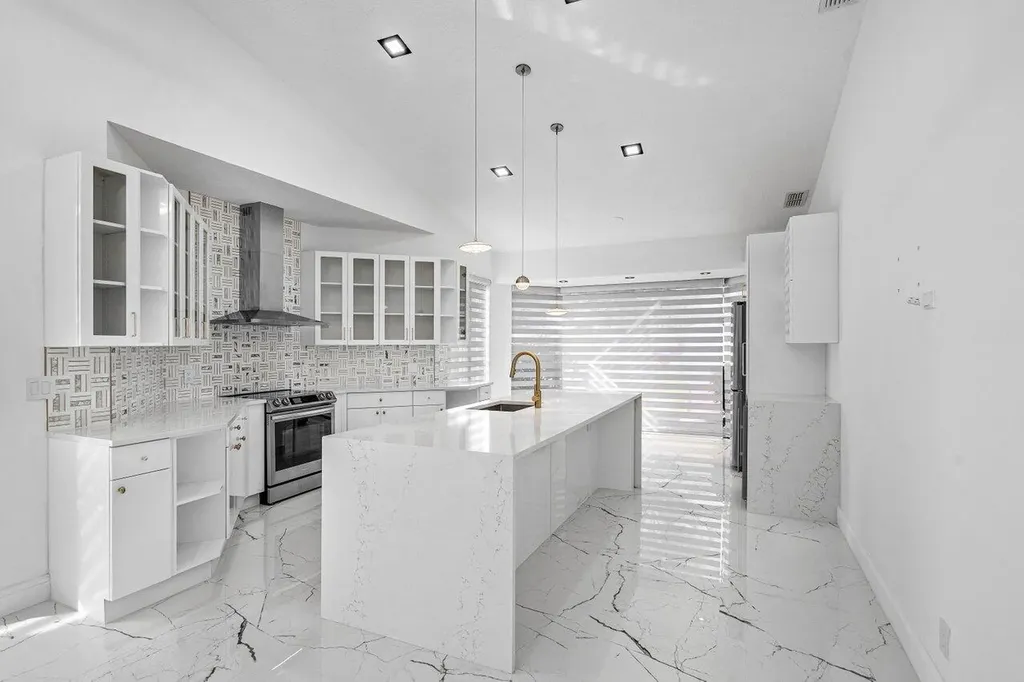 23192 Via Stel Boca Raton FL 33433