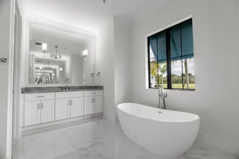 138 Se Via Lago Garda Port Saint Lucie FL 34952