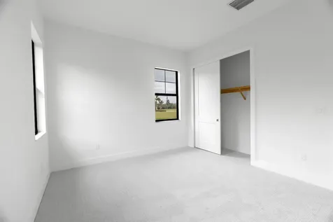 138 Se Via Lago Garda Port Saint Lucie FL 34952