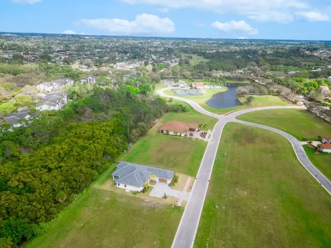 138 Se Via Lago Garda Port Saint Lucie FL 34952