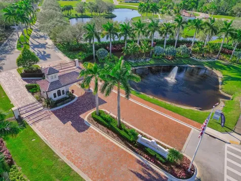138 Se Via Lago Garda Port Saint Lucie FL 34952