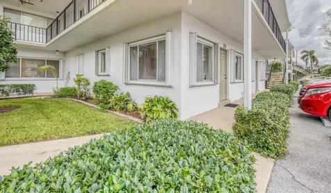 3040 Lake Osborne Drive Lake Worth Beach FL 33461