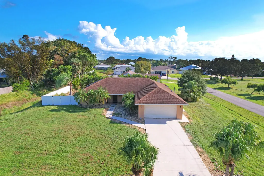 1991 Se Aires Lane Port Saint Lucie FL 34984
