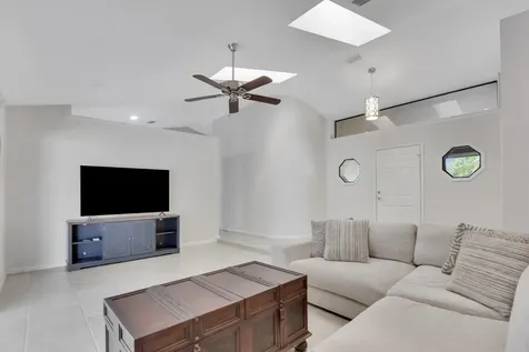 1991 Se Aires Lane Port Saint Lucie FL 34984
