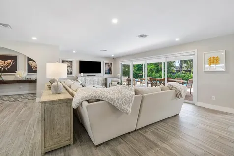 822 Sw 33rd Place Boynton Beach FL 33435