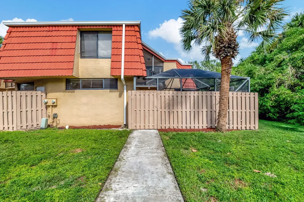 22946 Oxford Place Boca Raton FL 33433