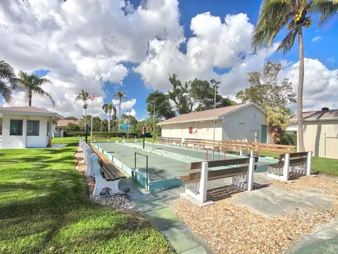 350 Horizons E Boynton Beach FL 33435