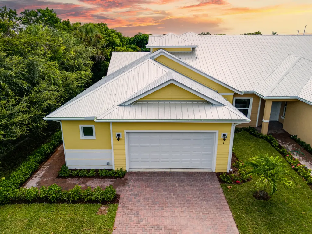 1805 Bridgepointe Circle Vero Beach FL 32967