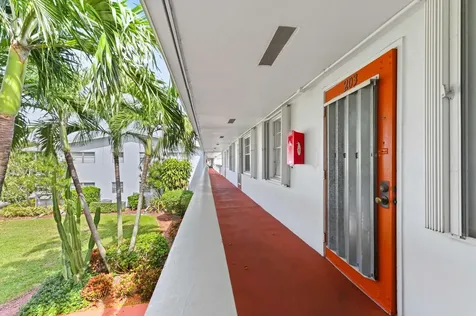 203 Ellesmere D Deerfield Beach FL 33442