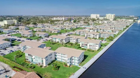 680 Horizons W Boynton Beach FL 33435