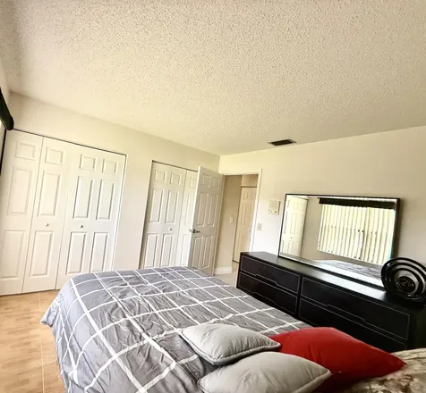 9192 Sun Pointe Drive Boynton Beach FL 33437