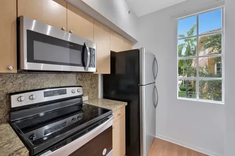 2911 Ne 185th Street Aventura FL 33180